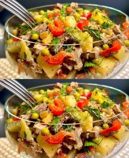 Insalata delicata e incredibilmente gustosa con fegato di pollo