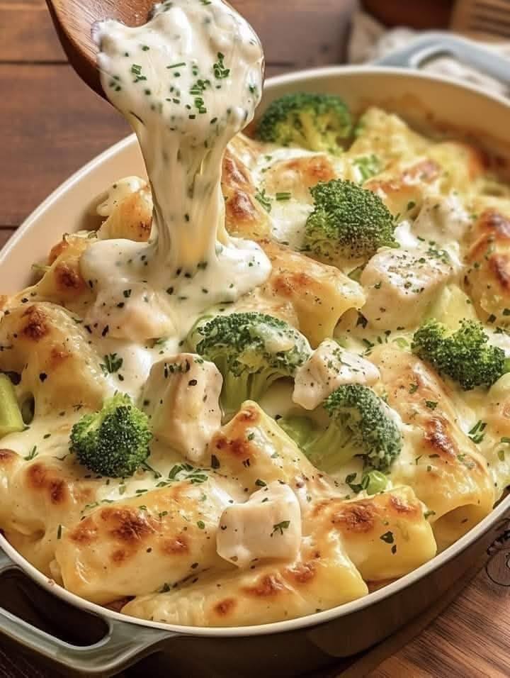 Pasta al forno cremosa con broccoli e pollo