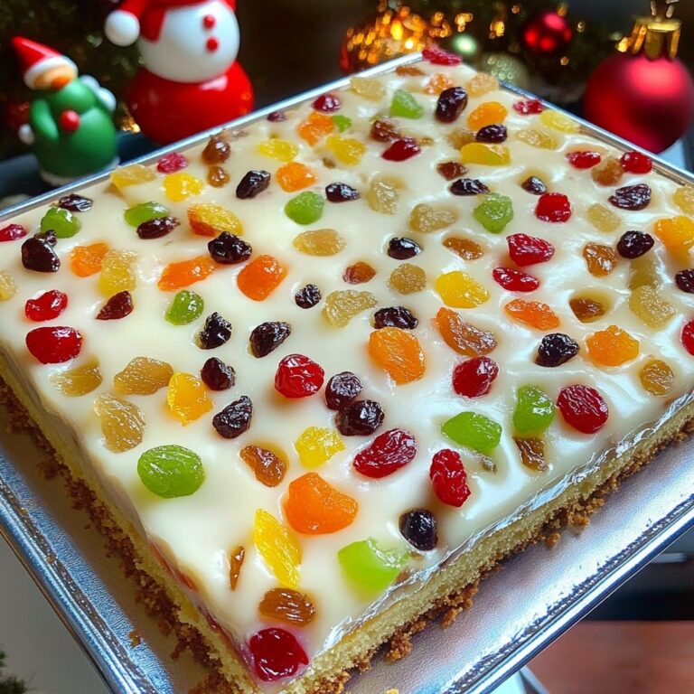 Torta festiva con glassa e frutta