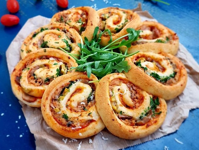 1 confezione di pasta per pizza arrotolata con carne macinata in forno per 10 minuti