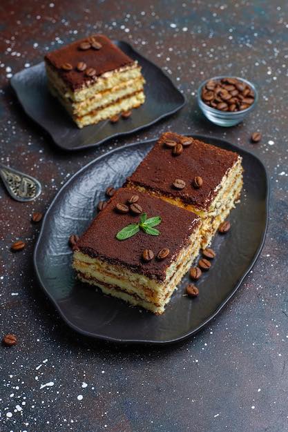 delizioso tiramisù con caffè buonissimo