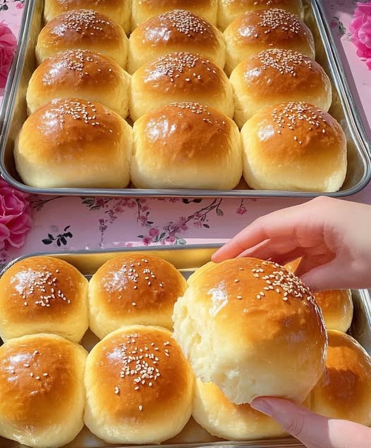 Panini al Latte: Un Abbraccio Caldo di Tradizione e Comfort la ricetta nel primo commento