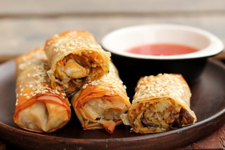 Involtini primavera di pasta fillo con pollo