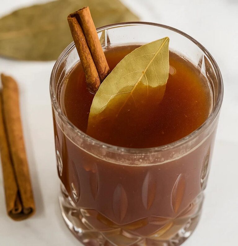 La potente combinazione di alloro e cannella: una tisana per perdere peso e regolare gli zuccheri