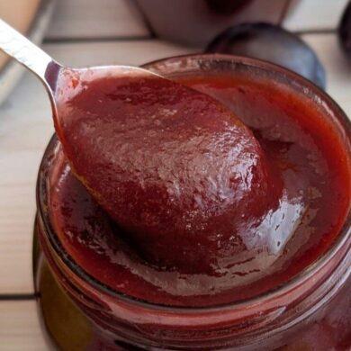 Confettura di prugne alla cannella