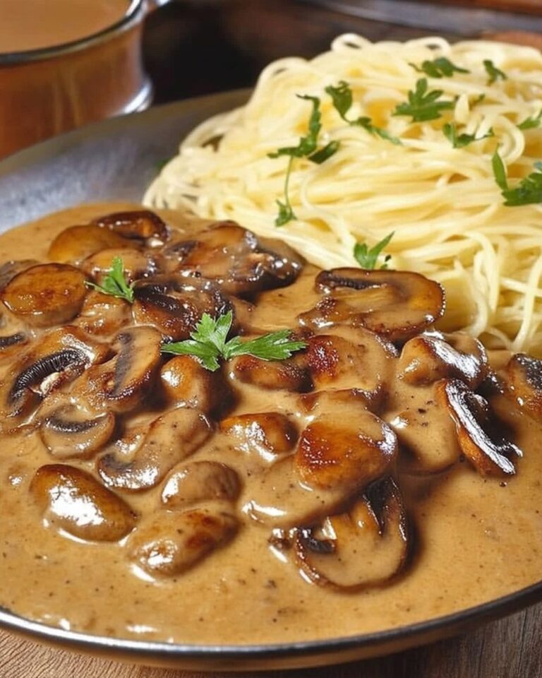 Una salsa di prima classe: la salsa del cacciatore della Foresta Nera! Facile da preparare e incredibilmente deliziosa, perfetta con carne, pasta o gnocchi.