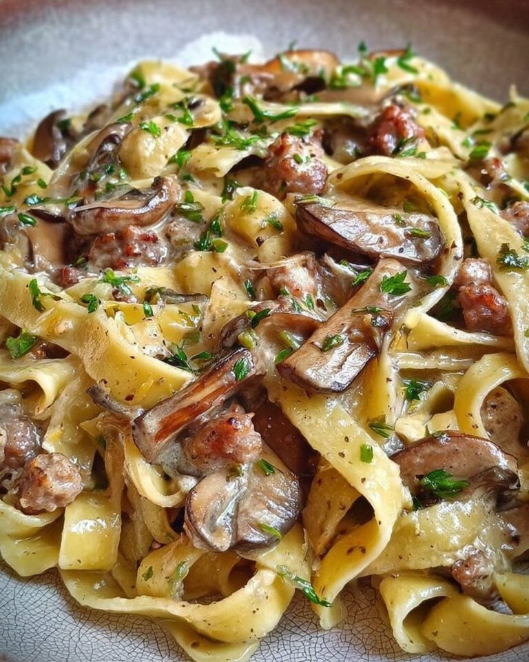 Fettuccine con funghi porcini e salsiccia