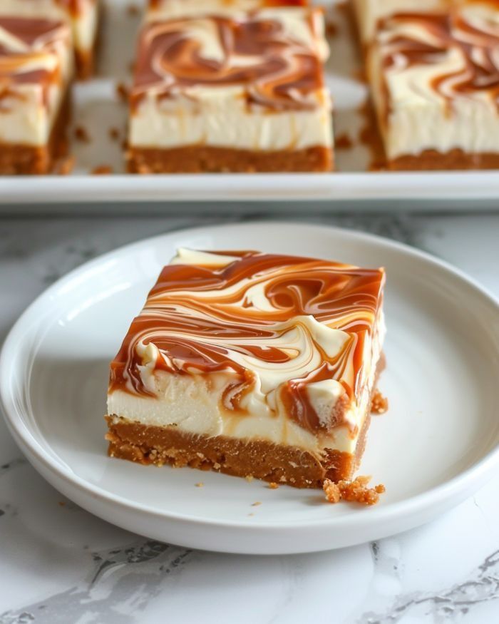 Le barrette di cheesecake al caramello sono una delizia