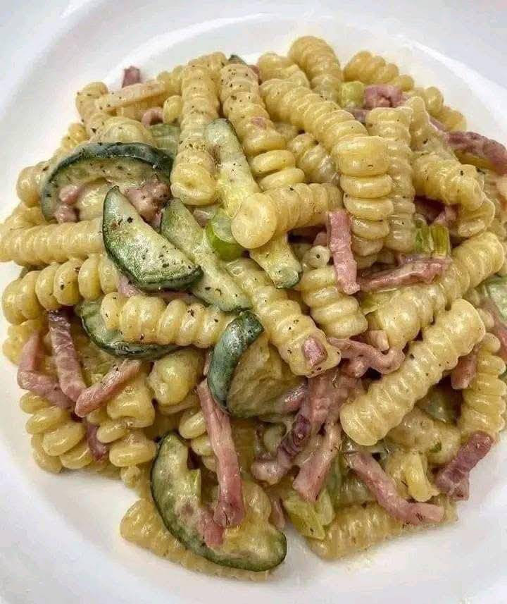 Fusilli con Zucchine Speck e Robiola