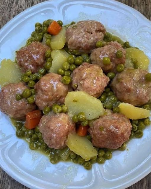 Polpette con i Piselli, Patate e Carote sono Troppo Buone
