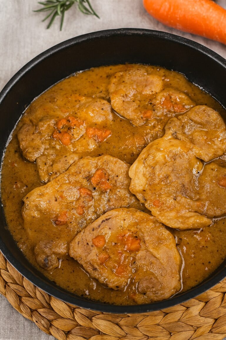 Bistecche di maiale brasate alla birra, tenere e saporite