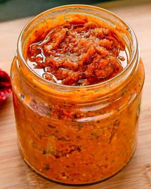 Pesto di pomodori secchi la ricetta siciliana per una salsa fresca profumata e irresistibile