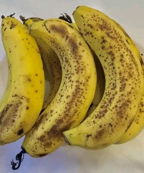 I medici rivelano che mangiare banane la sera porta incredibili benefici