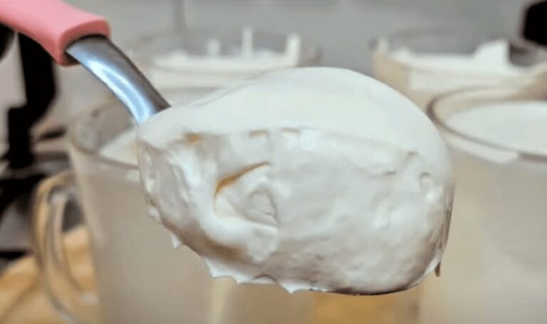 Solo 2 ingredienti pronti in 3 minuti, non c’è bisogno di refrigerare.