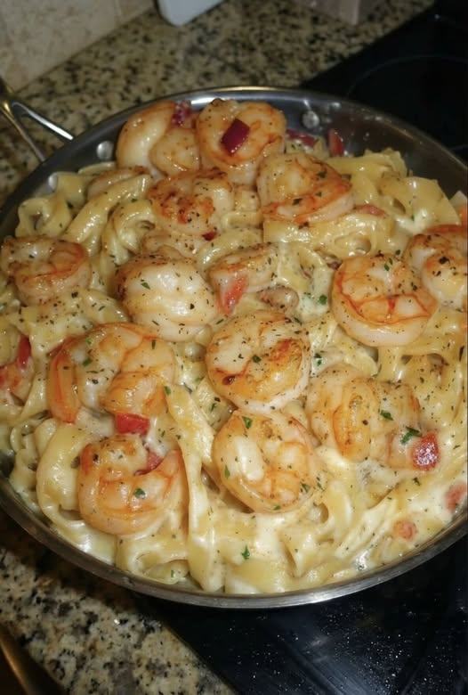 Pasta al forno con gamberi e burro all'aglio